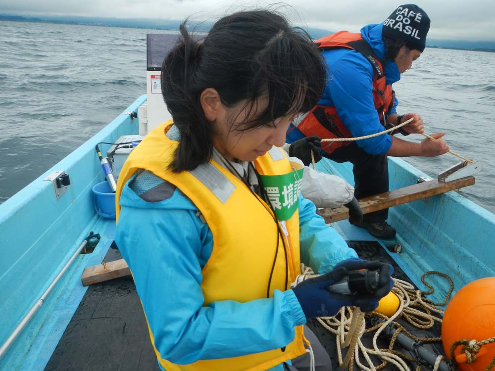 湖沼におけるデータロガーを用いた水温・溶存酸素量の連続観測