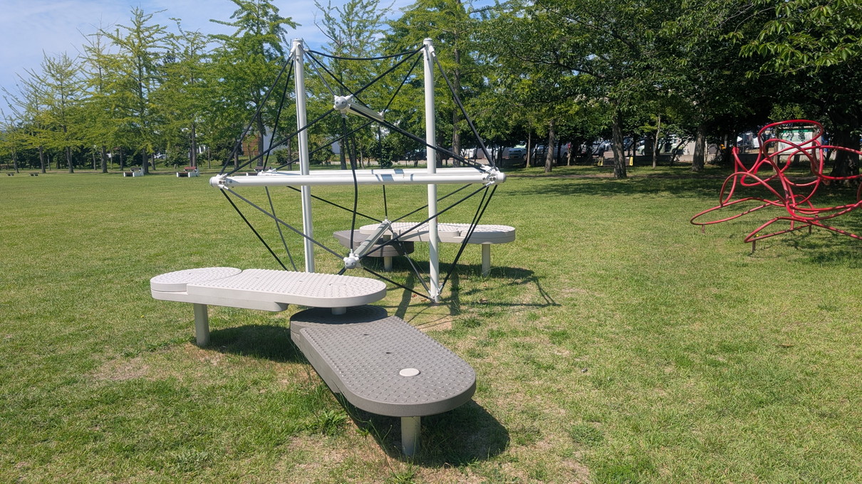 県立島見緑地の遊具更新